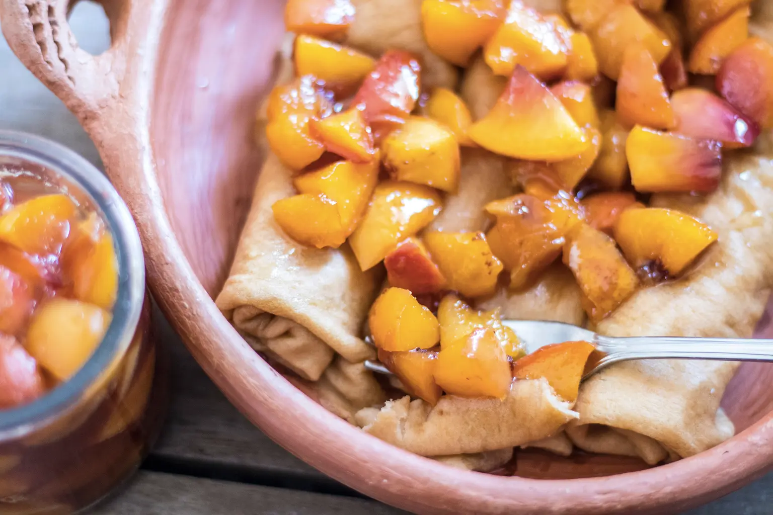 crepe de manioc aux nectarines poelees